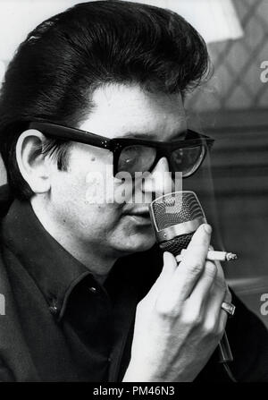 did roy orbison smoke cigarettes Roy Orbison, April 28,1966. File Reference #1077 005THA © JRC /The  Hollywood Archive - All Rights Reserved Stock Photo