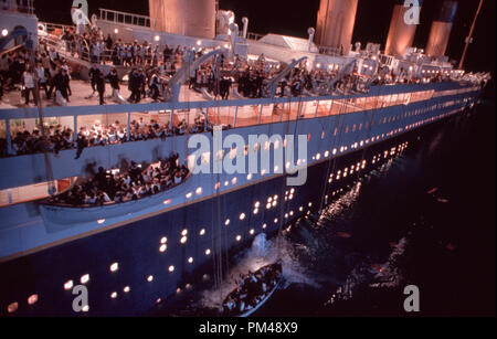 Twentieth Century Fox Presents 'Titanic' © 1997 20th Century Fox Stock Photo