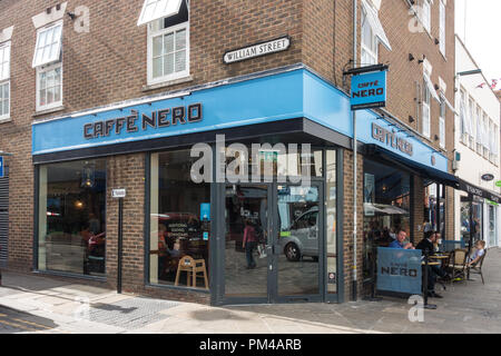 The Cafe Nero coffee shop on the corner of Peascod Street and William Street in Windsor, UK. Stock Photo