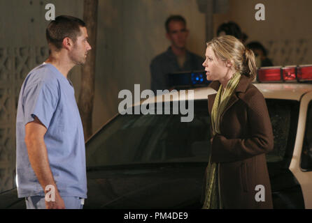 Film Still / Publicity Still from 'Lost' (Episode: A Tale of Two Cities) Matthew Fox, Julie Bowen 2006 Photo Credit: Mario Perez   File Reference # 30737551THA  For Editorial Use Only -  All Rights Reserved Stock Photo