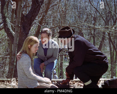 Film Still / Publicity Still from 'Freedomland' Julianne Moore, Edie Falco, Samuel L. Jackson © 2006 Columbia Pictures Photo courtesy of Sony Pictures   File Reference # 30737657THA  For Editorial Use Only -  All Rights Reserved Stock Photo