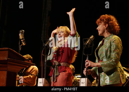 Film Still / Publicity Still from 'A Prairie Home Companion' Meryl Streep, Lily Tomlin © 2006 Picturehouse Photo Credit: Melinda Sue Gordon  File Reference # 30737350THA  For Editorial Use Only -  All Rights Reserved Stock Photo