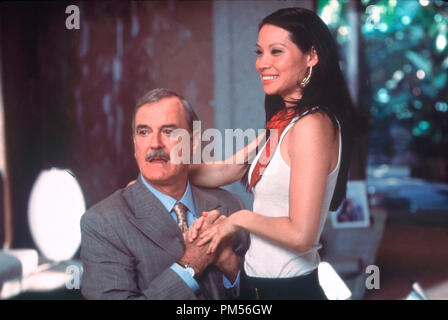 'Charlie's Angels: Full Throttle' John Cleese, Lucy Liu Stock Photo