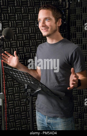 Studio Publicity Still from 'Happy Feet' Elijah Wood © 2006 Warner Photo credit: Myles Aronowitz   File Reference # 307371791THA  For Editorial Use Only -  All Rights Reserved Stock Photo