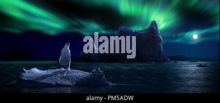 Studio Publicity Still from 'Happy Feet' Mumble © 2006 Warner   File Reference # 307371805THA  For Editorial Use Only -  All Rights Reserved Stock Photo