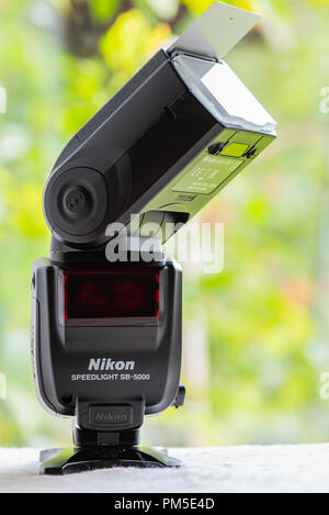 Nikon Speedlight SB-5000 Flash Stock Photo - Alamy