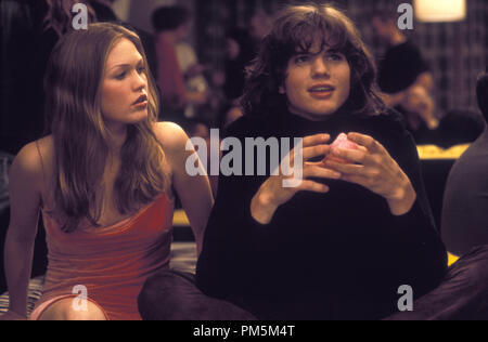 Bill Smitrovich, Annie Corley, Jerry O'Connell, Julia Stiles, Josh Hamilton  Television: The 60'S (1999) 07 February 1999 **WARNING** This Photograph is  for editorial use only and is the copyright of NBC and/or