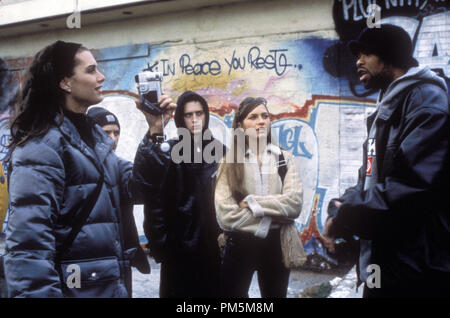 Film Still / Publicity Stills from 'Black and White' Kim Matulova, Eddie Kaye Thomas, Method Man, Brooke Shields © 2000 Screen Gems Photo Credit: Theresa Dillon File Reference # 30846737THA  For Editorial Use Only -  All Rights Reserved Stock Photo