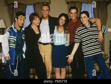 Film Still from 'Can't Hardly Wait' Jennifer Love Hewitt, Lauren Ambrose, Seth Green, Charlie Korsmo, Peter Facinelli, Ethan Embry © 1998 Columbia Pictures Photo Credit: Darren Michaels  File Reference # 30996597THA  For Editorial Use Only -  All Rights Reserved Stock Photo