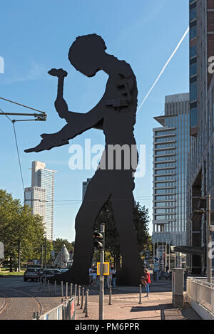 the sculpture, hammering man, designed by jonathan borofsky, near frankfurt exhibition area, frankfurt am main, germany. Stock Photo