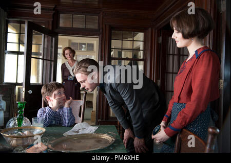 BOARDWALK EMPIRE episode 13 (season 2, episode 1): Brady Noon, Gretchen Mol, Michael Pitt, Aleksa Palladino. photo: Macall B. Polay Stock Photo