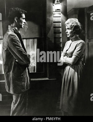 Anthony Perkins and Janet Leigh, 'Psycho' 1960. File Reference # 31202 120THA Stock Photo