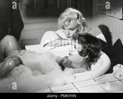 Marilyn Monroe and Tony Curtis'Some Like It Hot' 1959.  File Reference # 31202 123THA Stock Photo
