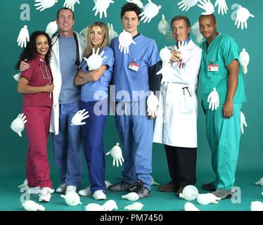 SCRUBS [US TV SERIES 2001 - ] Series#1 [L-R] ZACH BRAFF as Dr. J.D. Dorian,  SARAH CHALKE as Dr. Elliot Reid, KEN JENKINS as Dr.Bob Kelso, DONALD FAISON  as Dr. Chris Turk