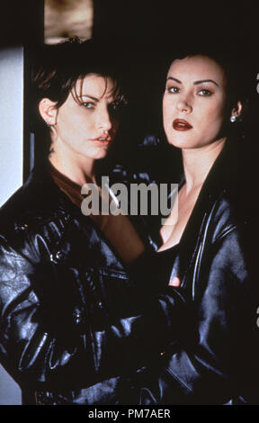 GINA GERSHON, JENNIFER TILLY, BOUND, 1996 Stock Photo - Alamy