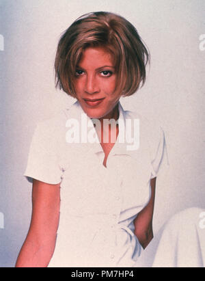 BEVERLY HILLS 90210 (TV) TORI SPELLING, VINCENT YOUNG BHN 300 Stock