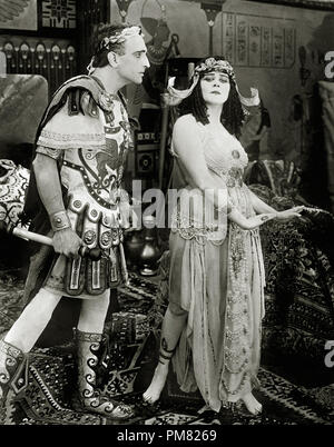 Theda Bara and Fritz Leiber, 'Cleopatra' 1917 Fox  File Reference # 31316 012THA Stock Photo