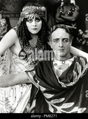 Theda Bara and Fritz Leiber, 'Cleopatra' 1917 Fox  File Reference # 31316 028THA Stock Photo