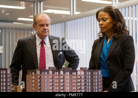 Still of Kelsey Grammer and Sanaa Lathan in 'Boss' Season 2 Stock Photo