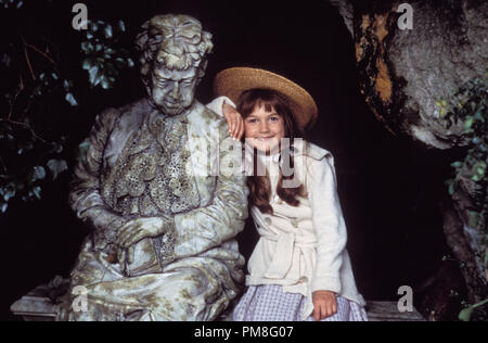 Film still / publicity still from 'The Secret Garden' Kate Maberly © 1993 Warner Bros. Photo Credit: Murray Close   File Reference # 31371063THA  For Editorial Use Only All Rights Reserved Stock Photo