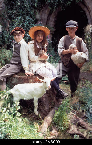 Film still / publicity still from 'The Secret Garden' Haydon Prowse, Kate Maberly, Andrew Knott © 1993 Warner Bros. Photo Credit: Murray Close   File Reference # 31371064THA  For Editorial Use Only All Rights Reserved Stock Photo