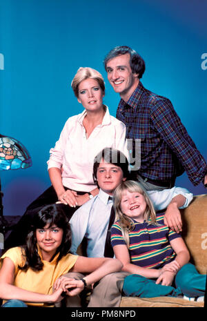 Studio Publicity Still from 'Family Ties' Meredith Baxter, Michael Gross, Justine Bateman, Michael J. Fox and Tina Yothers, circa 1982  All Rights Reserved   File Reference # 31710234THA  For Editorial Use Only Stock Photo