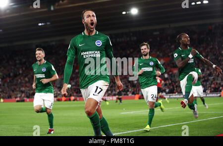 Brighton & Hove Albion's Glenn Murray (second left) celebrates scoring his side's second goal of the game from the penalty spot during the Premier League match at St Mary's, Southampton. Stock Photo