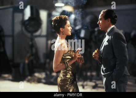 Film still or Publicity still from 'Bugsy' Annette Bening and  Warren Beatty © 1991 Tristar Photo Credit: Peter Sorel All Rights Reserved   File Reference # 31527178THA  For Editorial Use Only Stock Photo