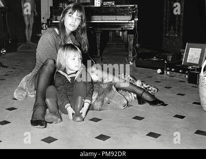 Photographer Kate Barry, daughter of actress and singer Jane Birkin, died  today, december 11, 2013, around 18:30 after falling from the fourth floor  of her Paris apartment. Kate Barry was the daughter