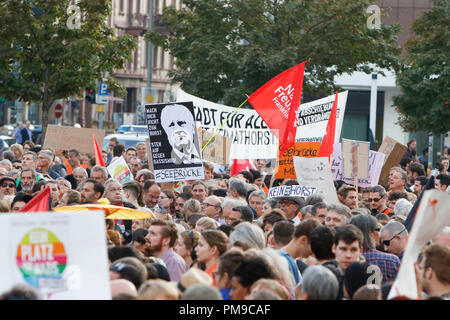 Frankfurt, Germany. 17th September 2018. Thousands of protesters listen to the starting rally. Around 6.300 protesters marched through Frankfurt, in support of the Seebrucke (Sea Lift) movement for the rescuing of refugees from the Mediterranean Sea. They also protested against the restrictive refugee policies of German Federal Interior Minister Horst Seehofer, who was due to speak at a congress in Frankfurt the following day, but whose appearance was cancelled. Credit: Michael Debets/Alamy Live News Stock Photo
