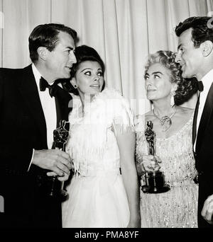 SOPHIA LOREN AND GREGORY PECK AT THE ACADEMY AWARDS Credit: Ralph ...