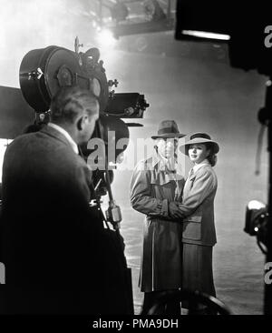 Cinematographer Arthur Edeson, Humphrey Bogart and Ingrid Bergman, 'Casablanca' 1942 Warner      File Reference # 31955 978THA Stock Photo