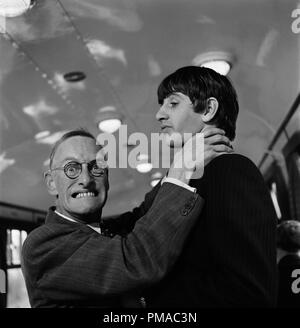 Wilfrid Brambell and Ringo Starr star in Richard Lester's A HARD DAY'S NIGHT, a Janus Films release.  File Reference # 32366 009THA Stock Photo