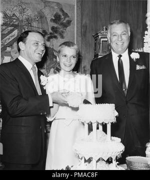 Frank Sinatra and Mia Farrow on their Wedding Day in Las Vegas, NV 1966 © JRC /The Hollywood Archive - All Rights Reserved File Reference # 32368 054THA Stock Photo