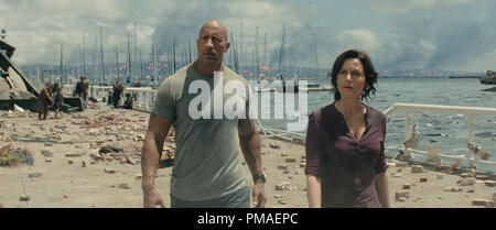 (L-r) DWAYNE JOHNSON as Ray and CARLA GUGINO as Emma in the action thriller 'SAN ANDREAS,' a production of New Line Cinema and Village Roadshow Pictures, released by Warner Bros. Pictures.