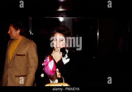 Richard Burton and Elizabeth Taylor circa 1973 © JRC /The Hollywood Archive - All Rights Reserved File Reference # 32633 086THA Stock Photo