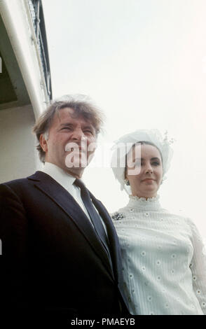 Richard Burton and Elizabeth Taylor circa 1969 © JRC /The Hollywood Archive - All Rights Reserved File Reference # 32633 087THA Stock Photo