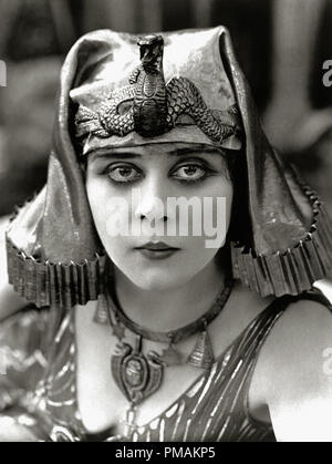 CLEOPATRA 1917 Silent Film With Theda Bara Stock Photo - Alamy