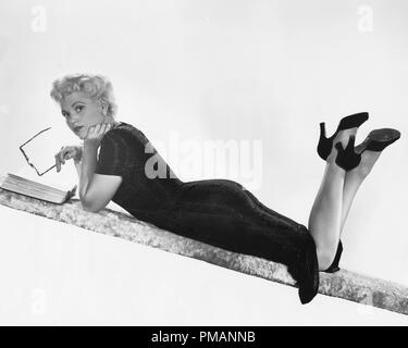 Studio Publicity Still: 'Born Yesterday'  Judy Holliday  1950 Columbia   File Reference # 32039 172THA Stock Photo