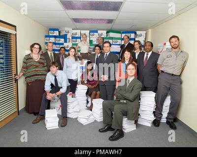 'The Office' Season 3 (2006 - 2007)  John Krasinski , Jenna Fischer, Steve Carell, Rainn Wilson, Leslie Baker, Brian Baumgartner, Angela Kinsey, Phyllis Smith, Kate Flannery, Creed Bratton, Oscar Nu?ez, B.J. Novak, Mindy Kaling, Paul Lieberstein, Melora Hardin Stock Photo