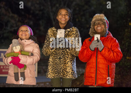 (L to R) Dee (MARLEY TAYLOR), Niya (NADEJ BAILEY) and