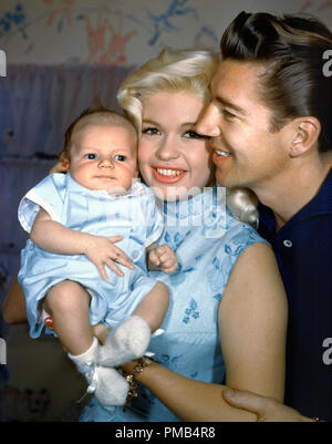 MIKLOS HARGITAY JAYNE MANSFIELD & MICKEY HARGITAY ACTRESS WITH FAMILY ...