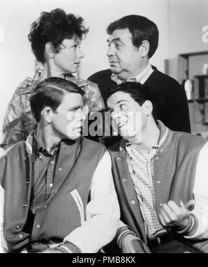 Marion Ross, Tom Bosley, Ron Howard, Anson Williams  'Happy Days' (1974 - 1984) ABC   File Reference # 32337 290THA Stock Photo