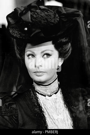 Sophia Loren, 'Lady L' 1965 MGM   File Reference # 33371 953THA Stock Photo