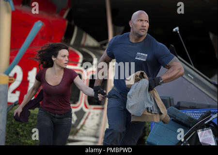 (L-r) CARLA GUGINO as Emma and DWAYNE JOHNSON as Ray in the action thriller 'SAN ANDREAS,' a production of New Line Cinema and Village Roadshow Pictures, released by Warner Bros. Pictures.