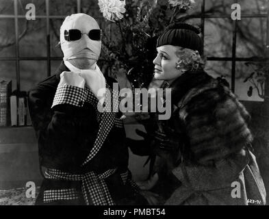 Claude Rains and Gloria Stuart, 'The Invisible Man' 1933 Universal  File Reference # 32914 285THA Stock Photo