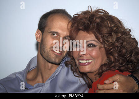 Press conference Portrait of Sophia Loren with her son Edoardo Ponti 2003 © JRC Photo Library/The Hollywood Archive (All Rights Reserved)  File Reference # 33480 278THA Stock Photo