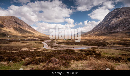 Lagangarbh Hut stands beside the River Coupall under the mountains of Buachaille Etive Mor and Beinn a' Chrulaiste in the West Highlands of Scotland. Stock Photo