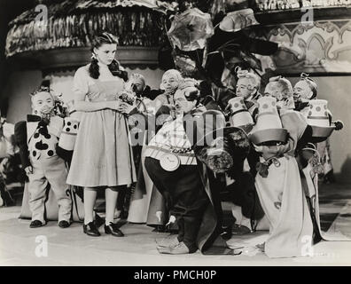 Judy Garland,  with the Munchkins in 'The Wizard of Oz' (MGM, 1939).   File Reference # 33635 249THA Stock Photo