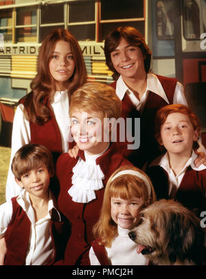 Susan Dey, Shirley Jones, David Cassidy, Danny Bonaduce,  Suzanne Crough, Jeremy Gelbwaks, ' The Partridge Family' (circa 1970) Columbia Pictures Television   File Reference # 33650 180THA  For Editorial Use Only -  All Rights Reserved Stock Photo